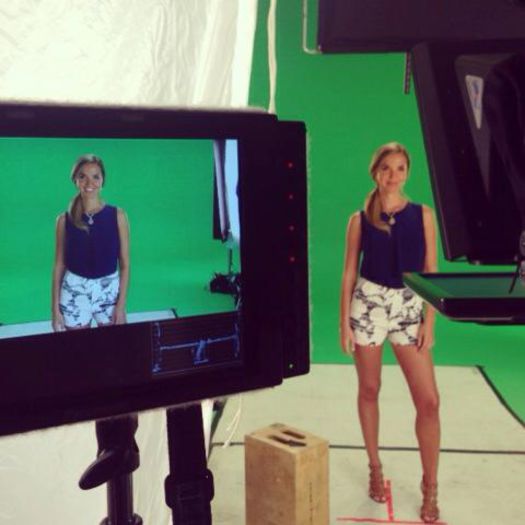 De acum o sa stau cu tine in fiecare zi ;3 #ii zambeste si il musca de buza.