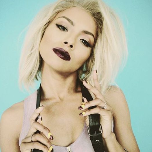 - єlєctяa нєart ♥ - Serios? Musca-ma :)) -intind mana-