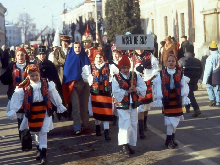 viseu-de-sus-traditii; http://www.youtube.com/watch?v=Mh9ggR6gaAc
