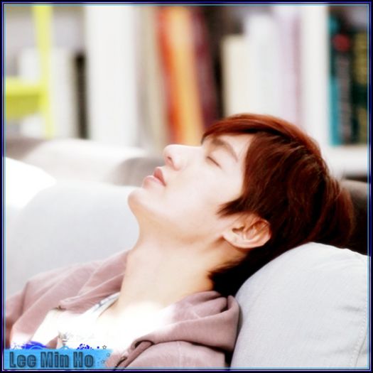 MH|-[se aşează pe canapea] Şi mie mi-a fost dor de tine. :* #M. [lasă capul pe spate] Hei. :* #B. - ix __ Episodul 064 __ xi