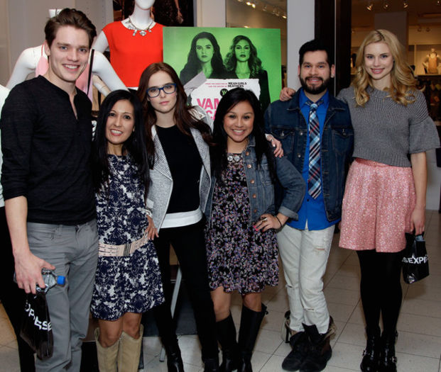 Zoey Deutch Dominic Sherwood Vampire Academy h3jLeNrIecal