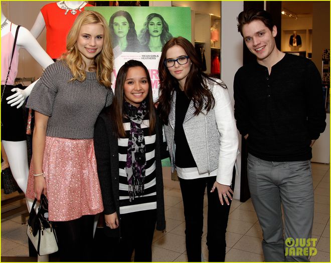 zoey-deutch-lucy-fry-vampire-academy-houston-signing-02