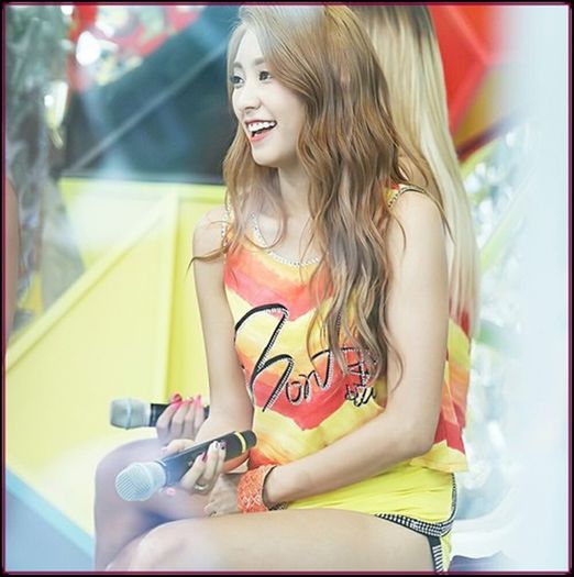 |*| ..Da. :3 Tu? Nu iti sunt grea? :-s :)) #Hs.