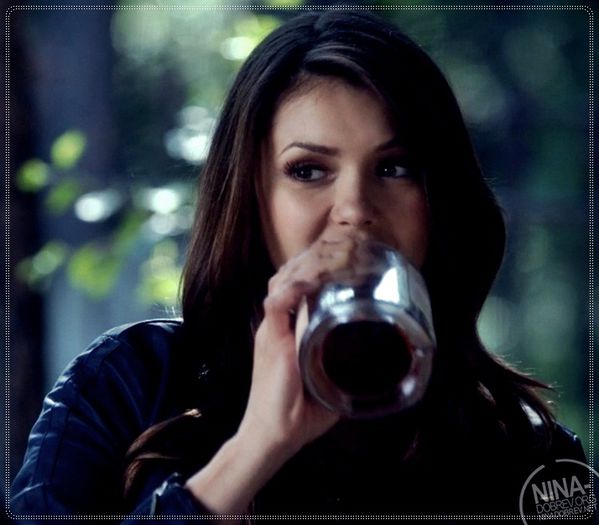 》 click Mda=))))mare noroc ca nu ne-a enervat nimeni *casca, isi ia o sticla, bea putin din ea; apoi se pune pe canapea cu capu-n jos si picioarele pe perete, se uita la tavan*=))))))))
