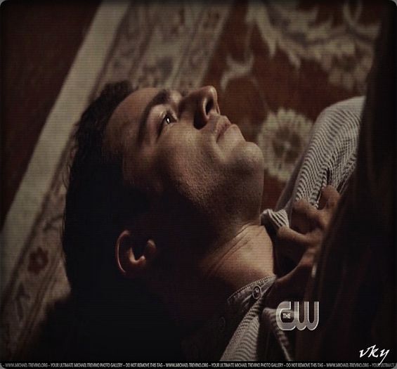 #► Pe mine ma treziti cand a`ti terminat de batut la chestiile alea...[cl]; |se arunca in spatele canapelei|
