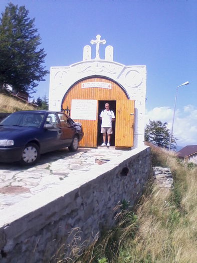 poarta de intrare la schit - Calator prin Romania-august 2014
