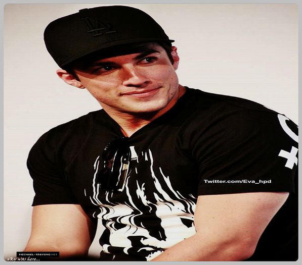 #► |prinde o carte inainte sa fie ridicat si io arunca`n cap|#bonnie +[cl]; |le leaga si pe ele doua bine|#hayley&amp;#bonnie + Daca tot am inceput eu zic sa se numeasca or;;;gie...=)))))
