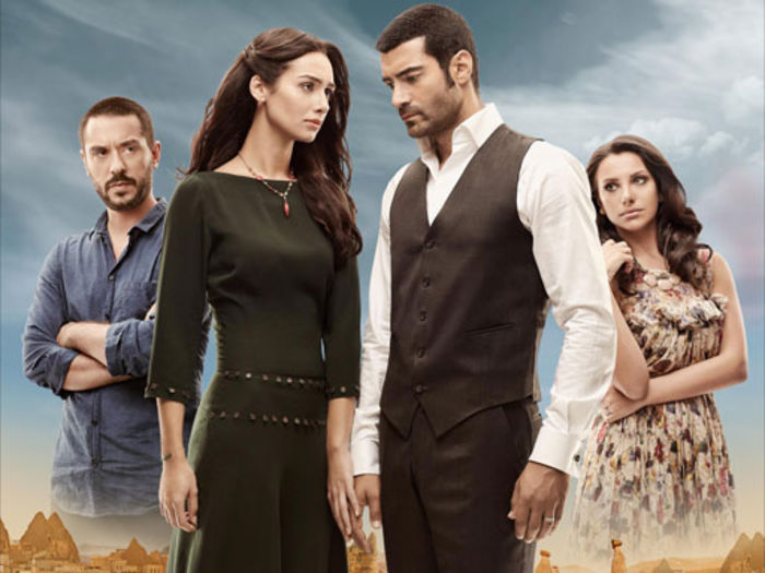 2. Intrigi si seductie (2010); Yer Gök Aşk cu Murat Ünalmis,Birce Akalay si Selen Soyder
