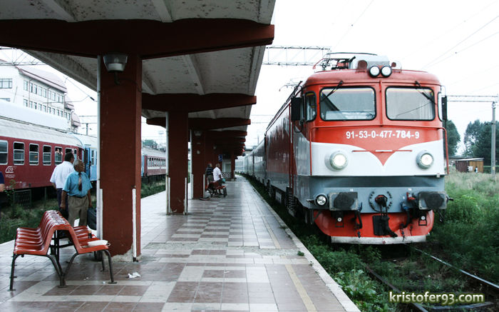 ~ajung la gara, se urca cu totii in tren~ - Epii 10 _ A camping journey