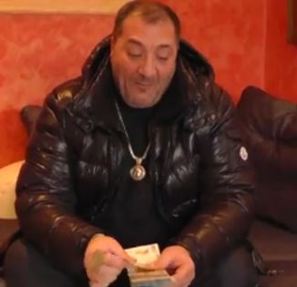 Taci acolo, eu am bisnitariile mele *isi numara banii si ii pupa* - Epii 10 _ A camping journey
