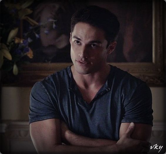 #► Rar intalnesti un vampir cu asa sentimente de vinovatie... Pot sa fac un ``selfire`` cu tine?...=