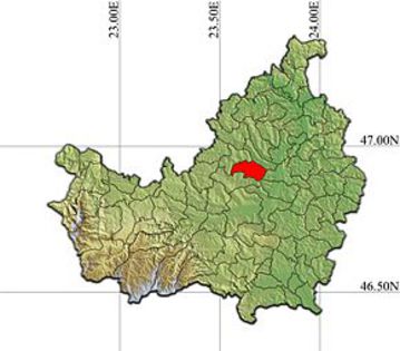 Borsa maramures transilvania romania; Borsa este situata in sudul Maramuresului istoric, la 81 km de Sighetul Marmatiei, pe DN 18. Orasul isi aliniaza casele pe 20 km de-a lungul vailor Viseului, Repedei, Cislei si Pietroasei. Bogatiile n
