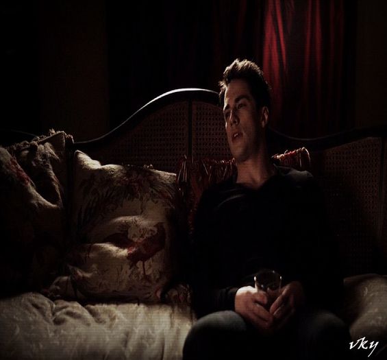 #► |intra`n casa si se tranteste pe canapea|