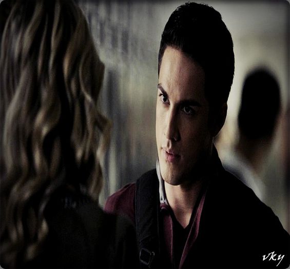 #► |se uita urat la ea|#hayley=))) + Eu zic so imbracam in staniol, [cl]; apoi sa dam cu vodka pe ea si sa`i dam foc...;_??#bonnie=))))))
