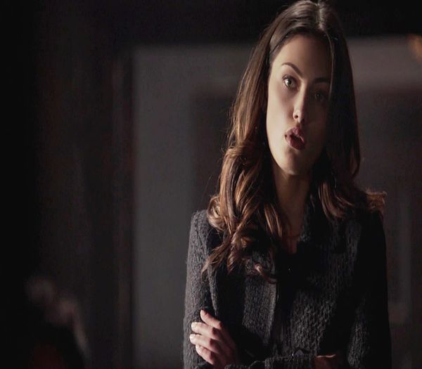 ✿ - Hey Caro!*hug*  Lasa-ma sa ma distrez si eu*ii baga o sticla in gura si fuge sub masa* #t