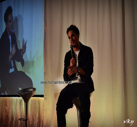 #► |o saruta bk| Ma uita la show... Tu?#lexy + [cl]; Dc?... Nu ne parasi... Cine o sa se mai ciufale pe aici... ;&lt; =)))))))))
