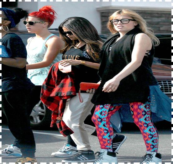  - xz - Stopping -by - a - dance - studio - and - then - grabbing - lunch -in-LA