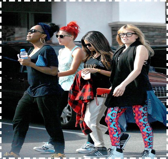  - xz - Stopping -by - a - dance - studio - and - then - grabbing - lunch -in-LA