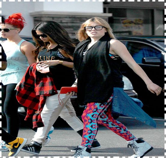  - xz - Stopping -by - a - dance - studio - and - then - grabbing - lunch -in-LA