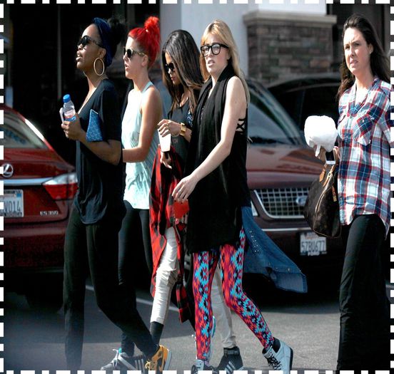  - xz - Stopping -by - a - dance - studio - and - then - grabbing - lunch -in-LA