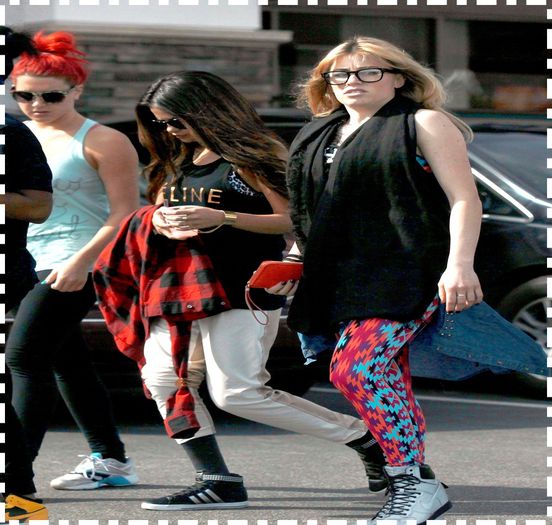  - xz - Stopping -by - a - dance - studio - and - then - grabbing - lunch -in-LA