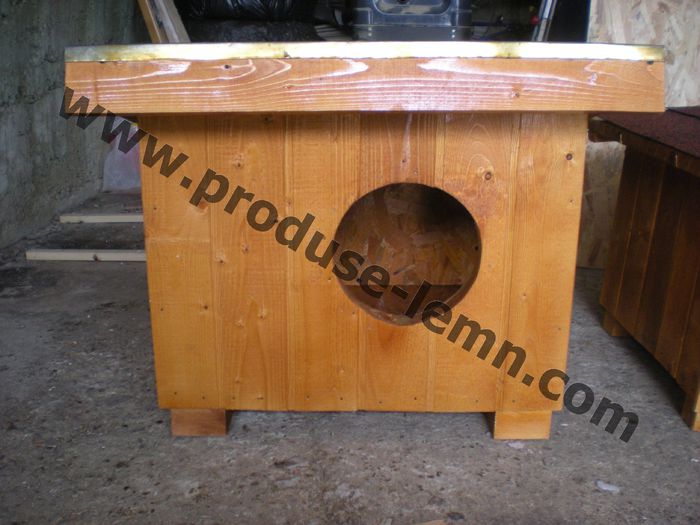 cusca cotet din lemn pentru pisica izolat (4)