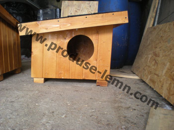 cusca cotet din lemn pentru pisica izolat (6)