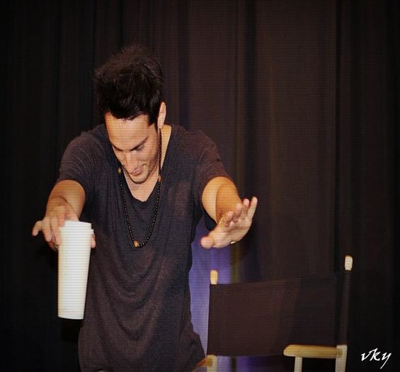 #► |vine din pivnita cu una pe care o expediaza| O_o...[cl]; |tipa| CARE A DAT DRUMU LA FOC... I`A ARS CIORAPU PAPUSEI #BEKAH... E COLECTIE LIMITATA SI TIN LA PAPUSA ASTA.. ;(( |ia papusa in brate si plange|
