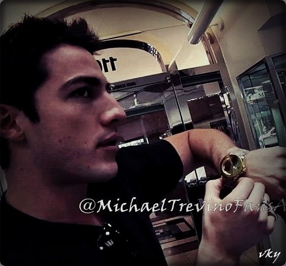 #► Reao ; < #elena |pleaca trist cu papusa la el in camera|=))))