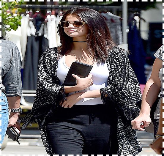  - xz - Out - for - lunch -with -friends -in - West - Hollywood -United - States x