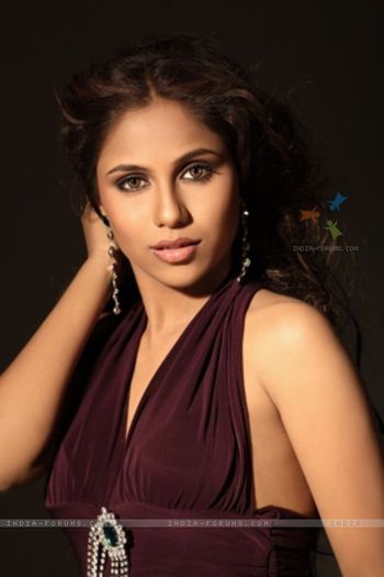 Veebha Anand- Suguna 1 - 27- Actori Mica mireasa