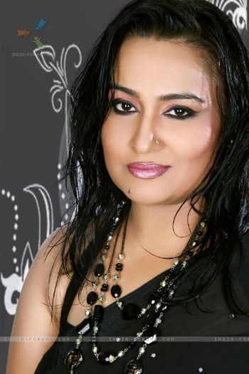 Urmila Sharma- Soacra lui Phooli - 27- Actori Mica mireasa