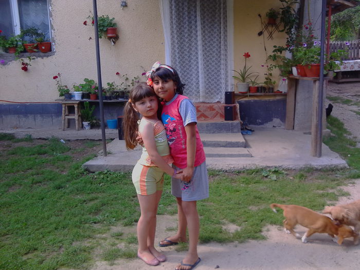 fata mea si fata vecinei - ziua baiatului meu david 28 iunie 2014
