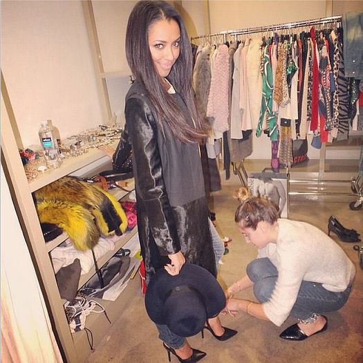 - єlєctяa нєart ♥ -cl Mhm -dau din cam da da apoi plec in camera mea- (moor , lol =)))) nebu;;na mai; esti =))))))))))) )
