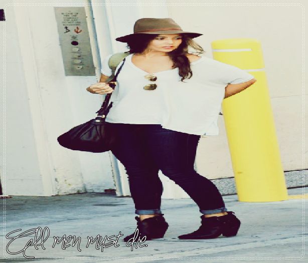 ┊deɴιι┊we are so going to hell, heiii Lenuţa. ;-h ;xxx ¤sare pe ea¤