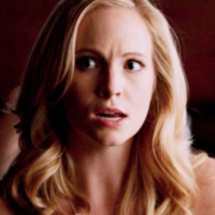 ᵔᴥᵔ -- _click_ DĂ-O ÎNCOLO DE DRAGOSTE CĂ BĂRBAŢII E NIŞTE PORCI ;-)))) #elena; S.a întâmplat că Hayley şi-a pus-o cu Klaus..asta s-a întâmplat *Dă cu pumnu în masă * #Davina
