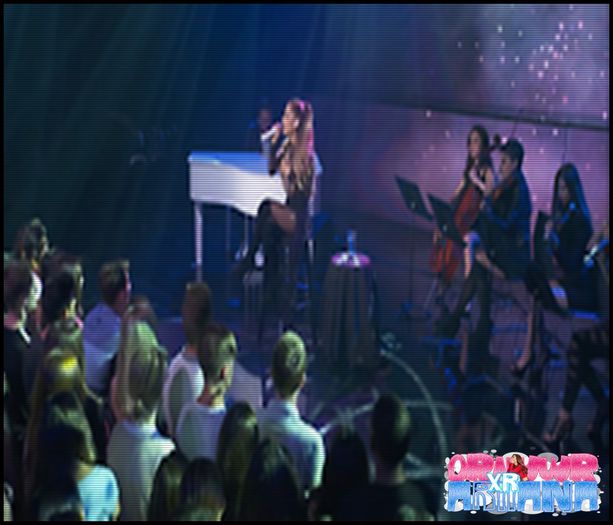 Ariana singing on the iHeartRadio Streaming Concert - 2O14