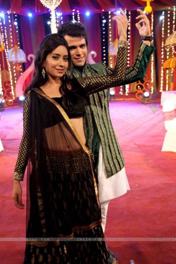  - 32- Rithvik Dhanjani and Asha Negi