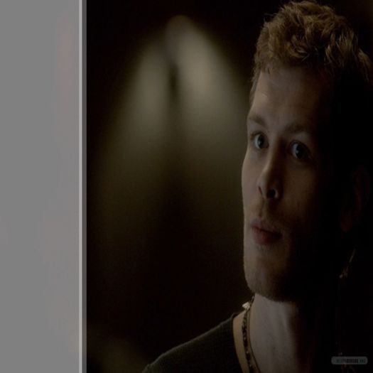 █ ▄→ mă rog. -se aşază pe canapea-