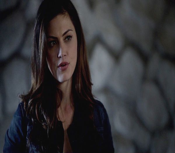 ✿ -Lasa mobila, mai avem nevoie de ea. Distruge cartile ca de alea nu se apropie nici dr;q. cl; Mai sunt si in camare borcane de alea mari de 5 kg! =))) #fane |*il strange in brate* Te tin pe post de scut#ty
