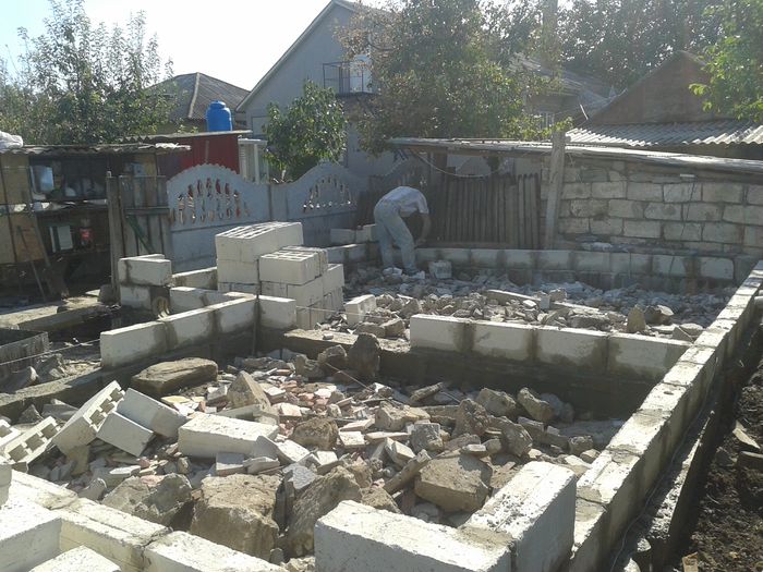 20140822_162540; Incetu incetu adapostu prinde contur
