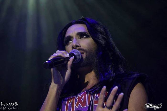 0119847908 - Poze glitter cu Conchita Wurst