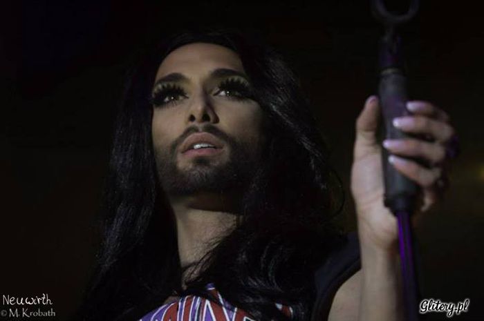 0119847921 - Poze glitter cu Conchita Wurst