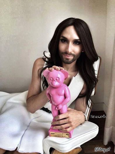 0119848860 - Poze glitter cu Conchita Wurst