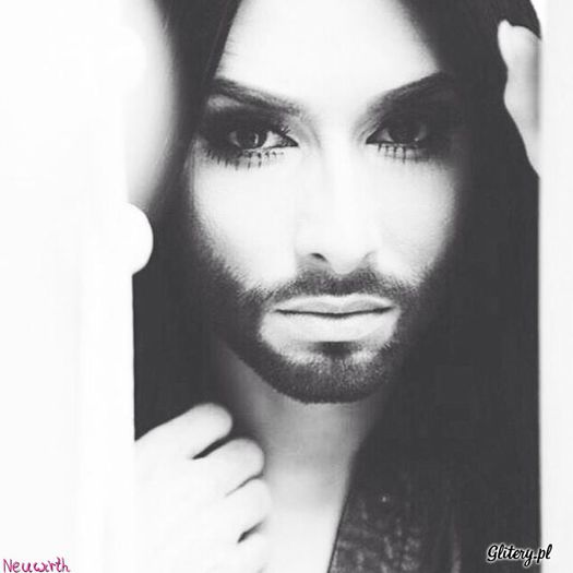 0119907902 - Poze glitter cu Conchita Wurst