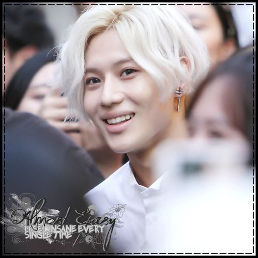 x. Woo..Yuriucaa..ce face tu p`aici? :3 Da, bloond. B| Sunt sexy ha? :> #MH. - ix __ Episodul 066 __ xi
