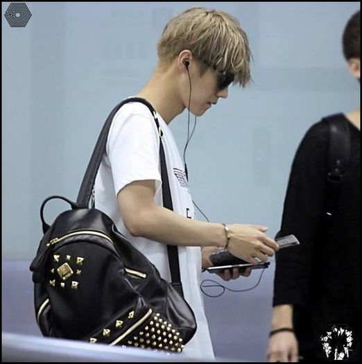 140729luhanbeijingtogimpoairport5395