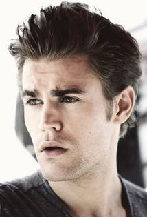 CL| *se ridica asa cu viteza* De ce-ti versi nervii pe mine?Doar pt ca te-a refuzat Caroline?; Pe bune acum vezi-ti de treaba ta,lasa-ma-n durerea mea fu;;talaule #Klaus    Neah. Am orgoliul meu barbatesc si vampiresc=))) Sa sune ea eu sunt barbatu;p #tyl
