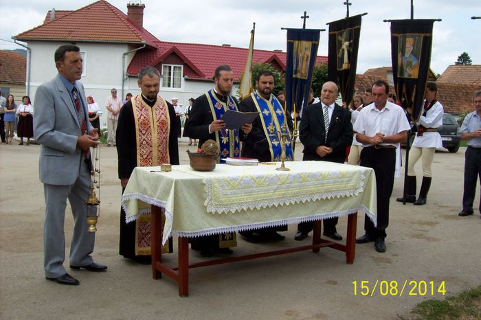 TEDEUMUL DIN FATA BISERICII.