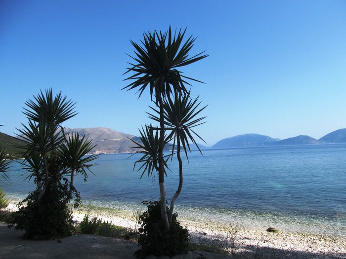 KARAVOMILOS LAKE - KARAVOMILOS LAKE